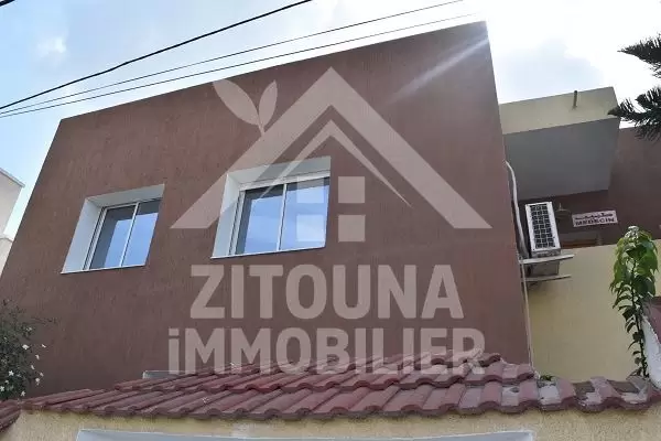 A louer un appartement dans un quartier calme à la Marsa .