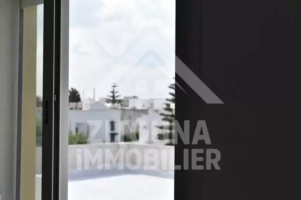 A louer un appartement dans un quartier calme à la Marsa .