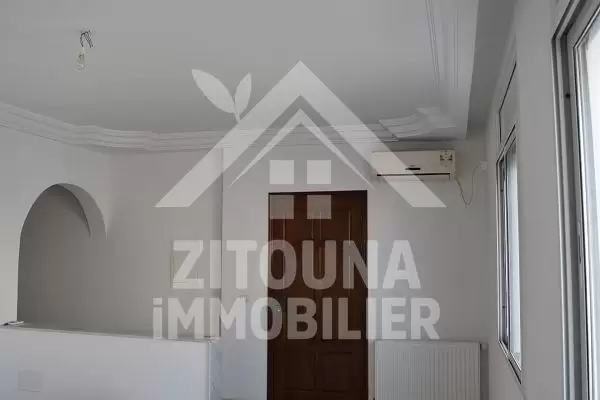 A louer un appartement dans un quartier calme à la Marsa .