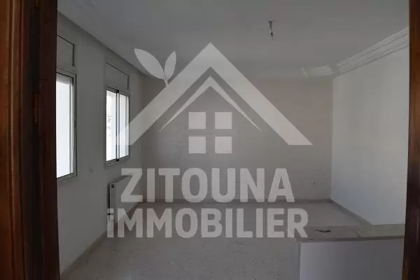 A louer un appartement dans un quartier calme à la Marsa .