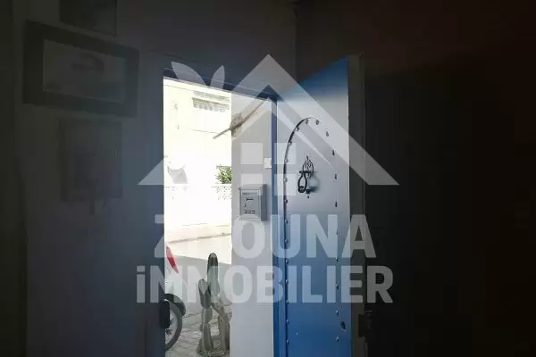 A louer un local à usage bureautique à la Marsa Plage