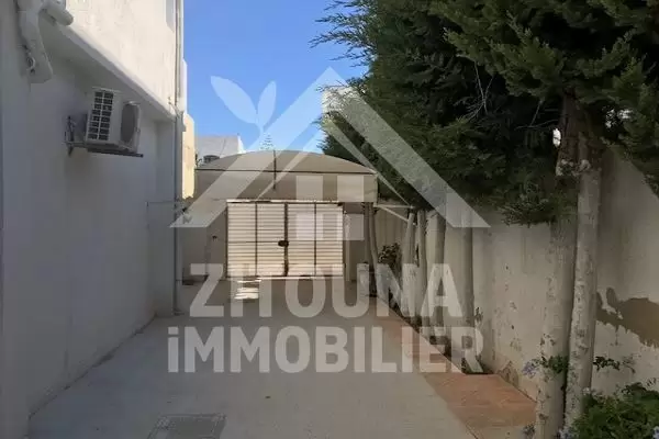 A louer un étage de villa nouvellement construit à Sidi Daoued
