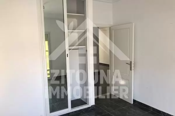 A louer un étage de villa nouvellement construit à Sidi Daoued