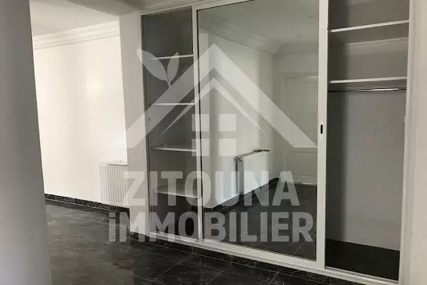 A louer un étage de villa nouvellement construit à Sidi Daoued