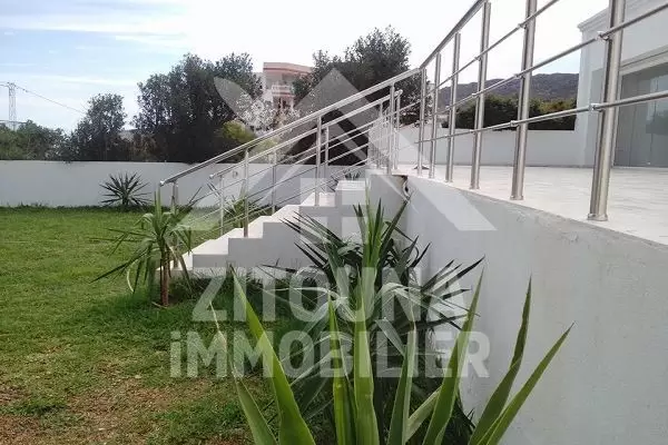A vendre une superbe villa contemporaine au bord de la mer entièrement rénovée en 2017 à Rafraf Bizerte