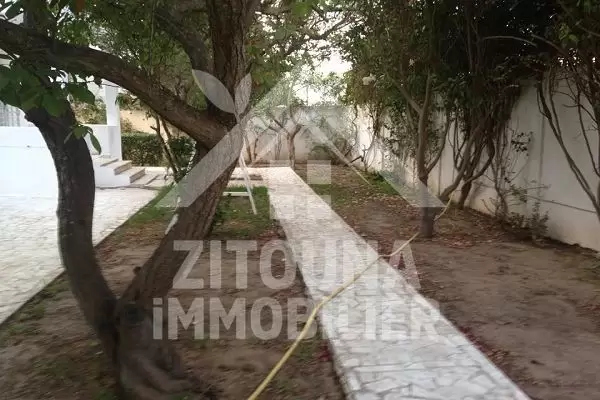 A vendre à cité les pins à La Marsa une villa