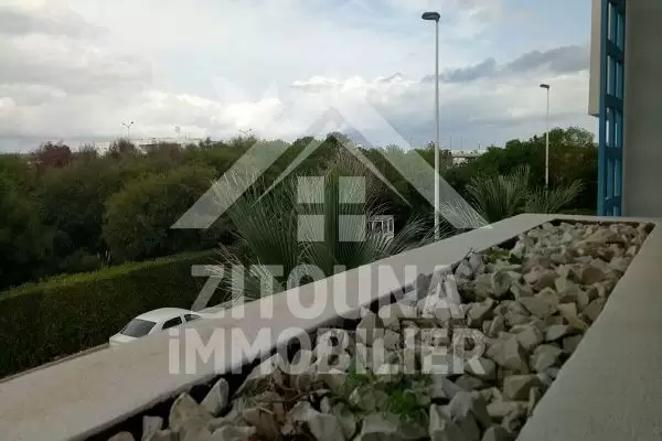 Vous cherchez une maison à l'achat à proximité de tous les services ? Agence Zitouna Immobiliers vous propose une belle occasion pour ceux qui veulent vivre dans un cadre de haut standing aux normes