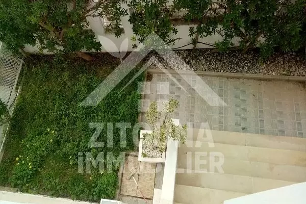 Vous cherchez une maison à l'achat à proximité de tous les services ? Agence Zitouna Immobiliers vous propose une belle occasion pour ceux qui veulent vivre dans un cadre de haut standing aux normes