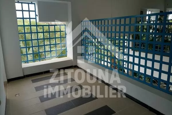Vous cherchez une maison à l'achat à proximité de tous les services ? Agence Zitouna Immobiliers vous propose une belle occasion pour ceux qui veulent vivre dans un cadre de haut standing aux normes