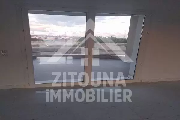A vendre une belle villa jamais habitée à la Soukra
