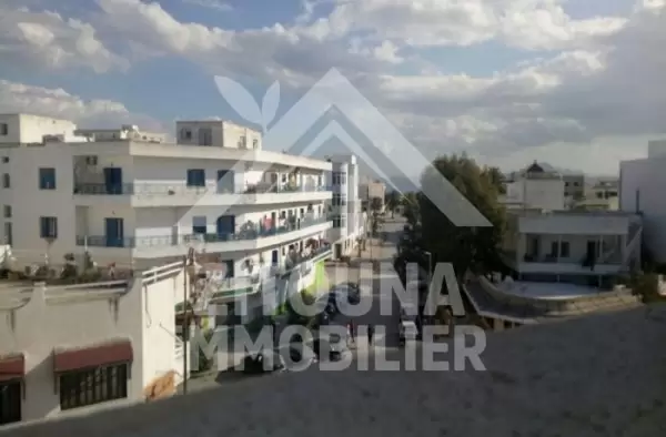 A louer des locaux commerciaux sur la route principal du kram