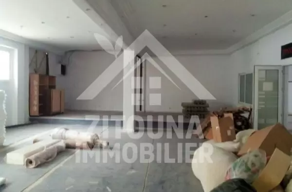 une opportunité d’investissement pour un Immeuble à vendre fond et mur à la Soukra