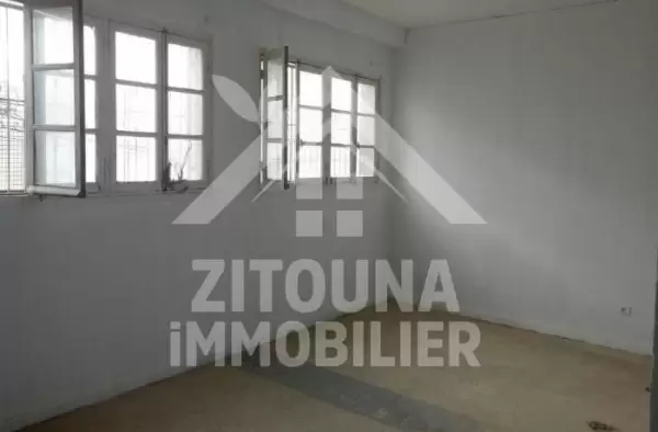une opportunité d’investissement pour un Immeuble à vendre fond et mur à la Soukra