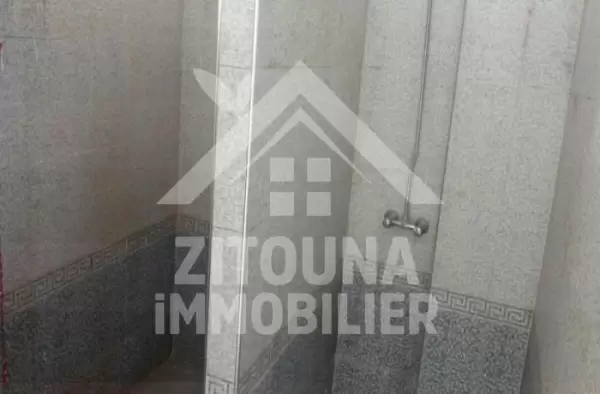 une opportunité d’investissement pour un Immeuble à vendre fond et mur à la Soukra