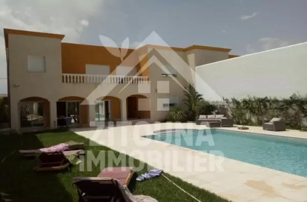 A vendre une demeure de charme dans la Zone Touristique à Gammarth