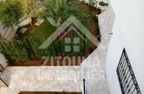 A louer une villa de luxe aux berges du lac