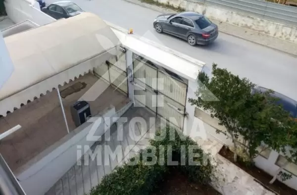 A louer une villa de luxe aux berges du lac