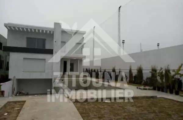 A vendre une villa de prestige au route de Gammarth