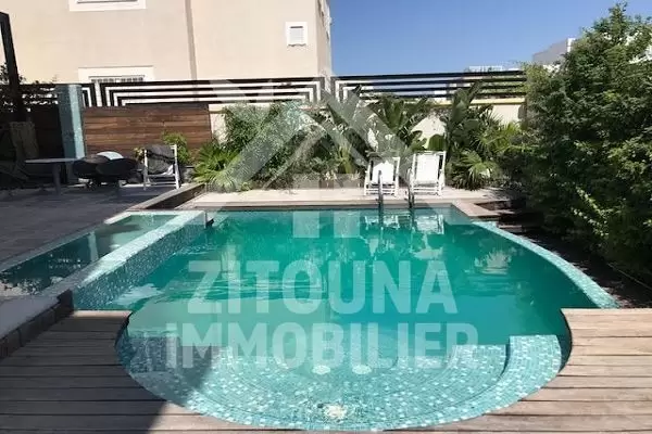 A louer une demeure de charme meublée avec 2 piscines et cheminée au Lac 2