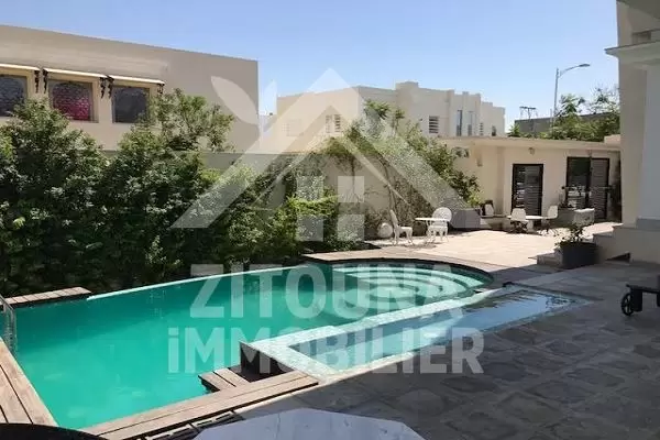 A louer une demeure de charme meublée avec 2 piscines et cheminée au Lac 2