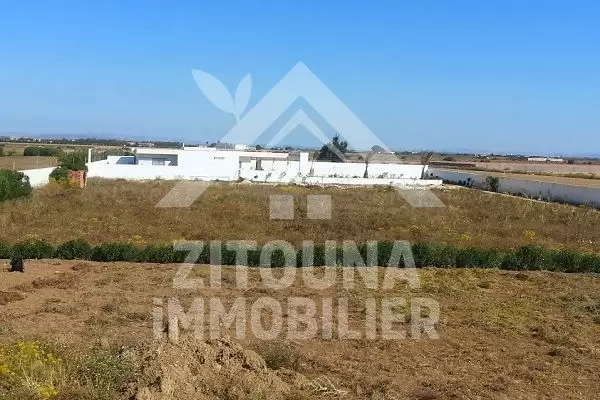 A vendre un terrain à Borj Touil