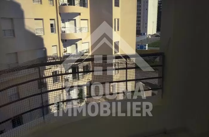 A VENDRE UN BEL APPARTEMENT LUXUEUX