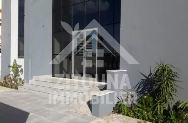 A louer un immeuble pour usage bureautique ou commercial à Khaireddin