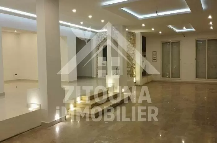 A louer un immeuble de très haut standing pour un usage bureautique ou commercial à Mutuelle ville