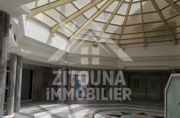 A louer un bureau de très haut standing dans un immeuble aux berges du lac