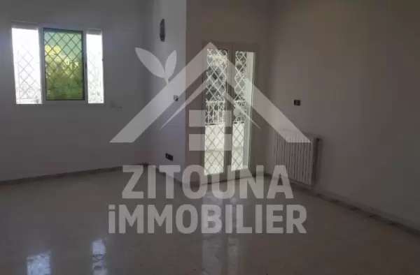 A louer un étage de villa à Sidi Daoud