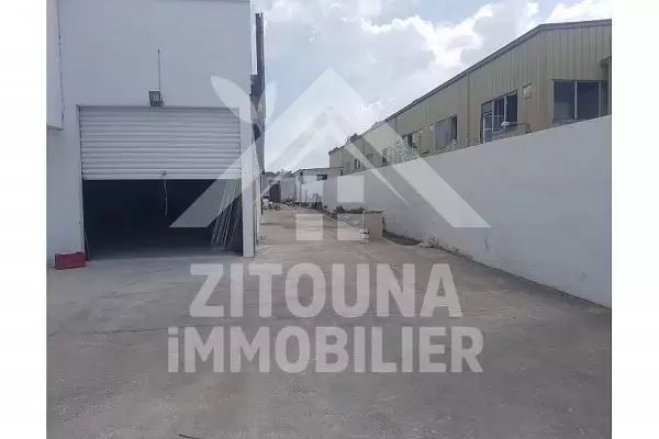 A louer un entrepôt de 3000 m2 dans la zone industrielle de Rades
