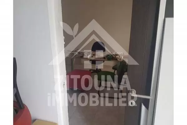 A louer un entrepôt de 3000 m2 dans la zone industrielle de Rades