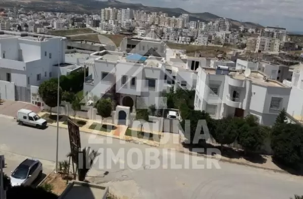 A vendre un appartement meublé dans une résidence gardée aux les Jardins d'El Menzah