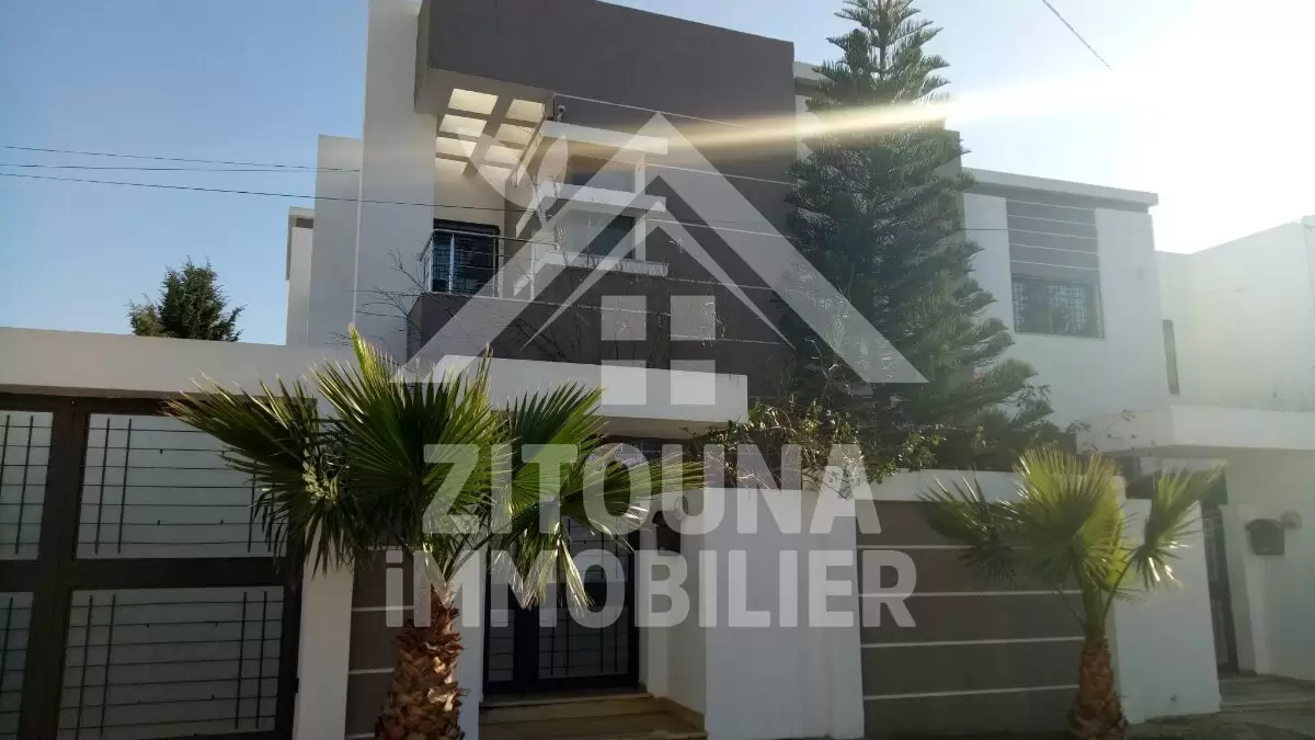 A louer un étage de villa de haut standing à la Marsa