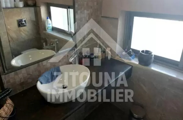 A louer un étage de villa de haut standing à la Marsa