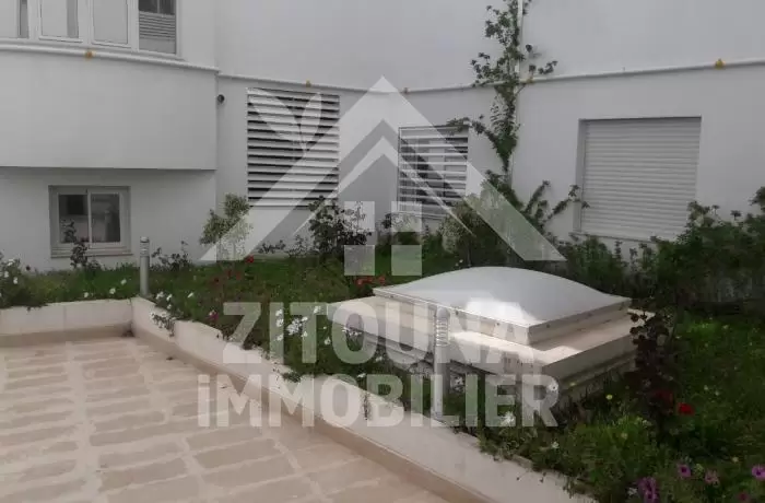 A louer un appartement dans une résidence gardée aux les jardins de carthage