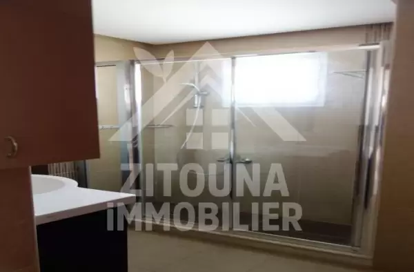 A vendre un appartement de haute standing dans une residence bien gardée à la Marsa