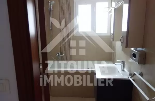 A vendre un appartement de haute standing dans une residence bien gardée à la Marsa