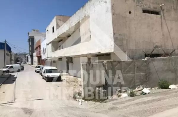 A louer un entrepôt à la Soukra