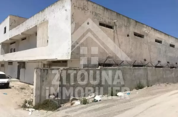 A louer un entrepôt à la Soukra