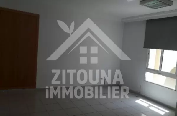 A louer un bureau de très haut standing dans un immeuble aux berges du lac