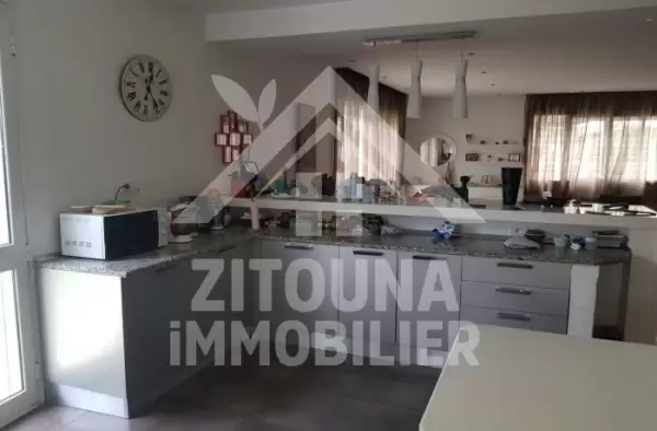 A louer un rez de chaussée de villa haut standing à Ain Zaghouan Nord