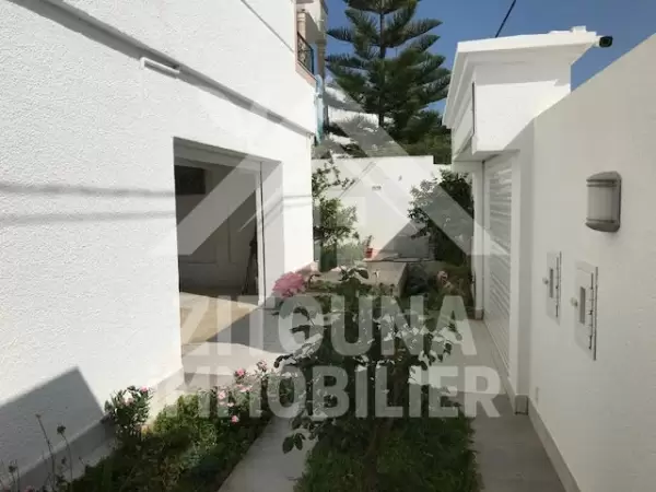 A louer un bel appartement richement meublé avec ascenseur à la Marsa proche de lycée Français