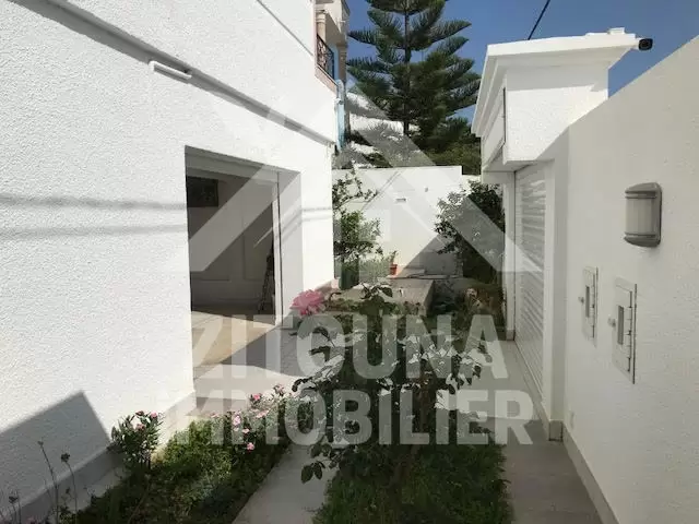 A louer un bel appartement richement meublé avec ascenseur à la Marsa proche de lycée Français