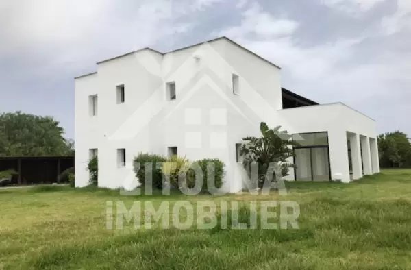 A louer une villa totalement rénovée au Golf
