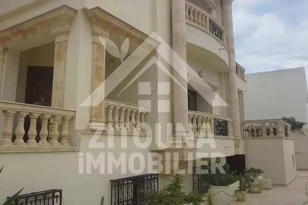 A louer un belle villa à cité les pins