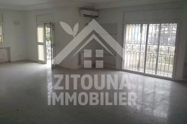 A louer un belle villa à cité les pins