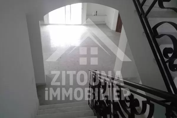 A louer un belle villa à cité les pins