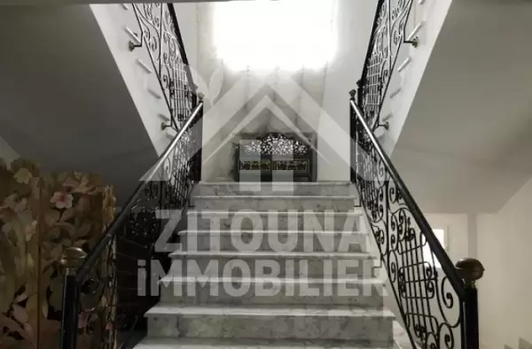 A vendre une belle villa à Chotrana 1