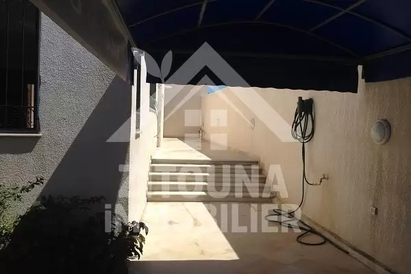 A louer une belle villa à Gammarth